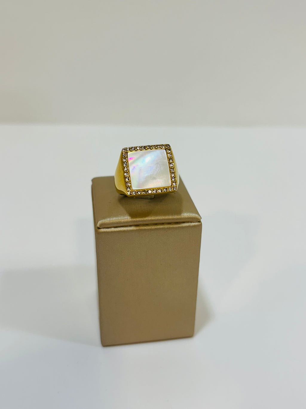 Anello Quadro